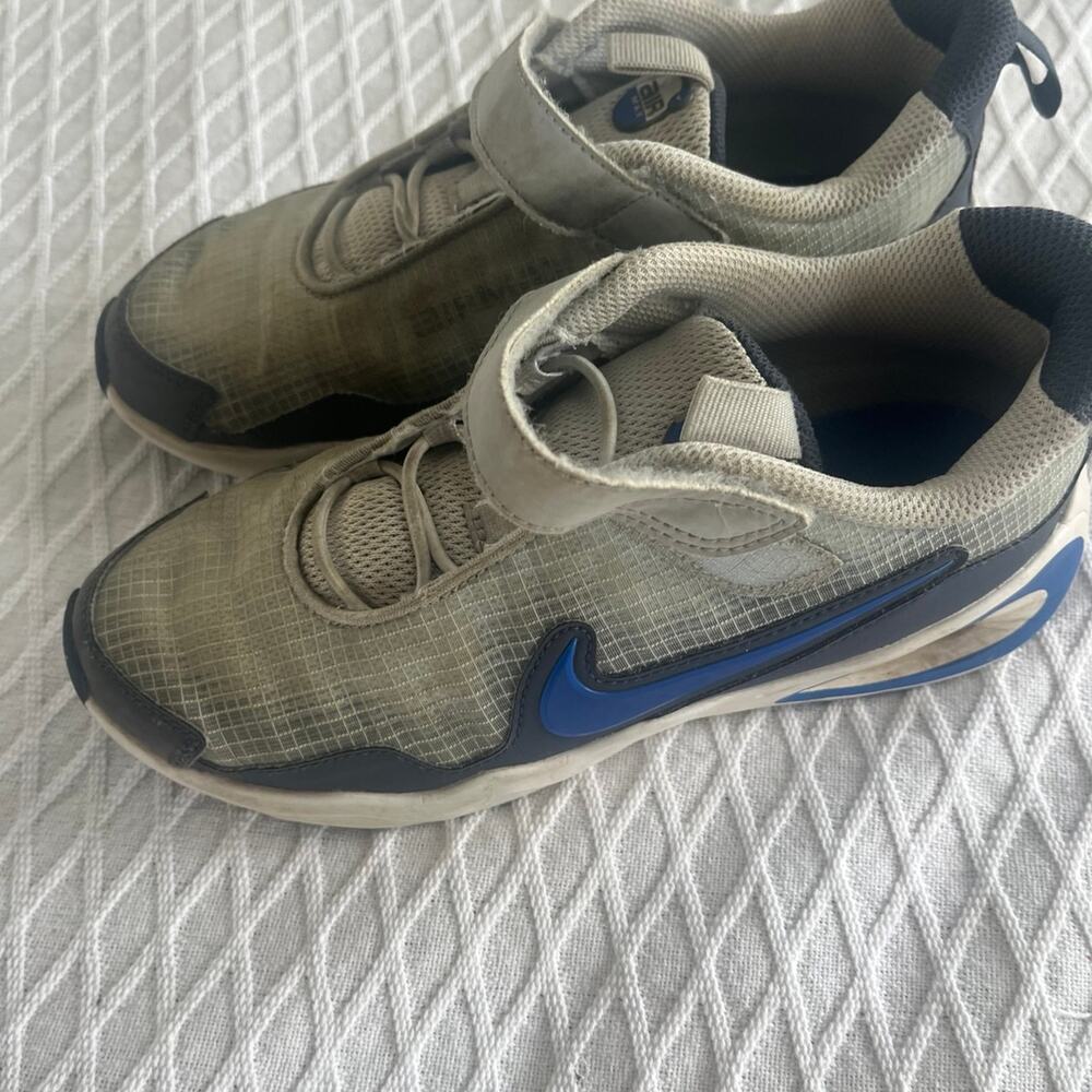 Nike Air Nova Big Boys Size 3y